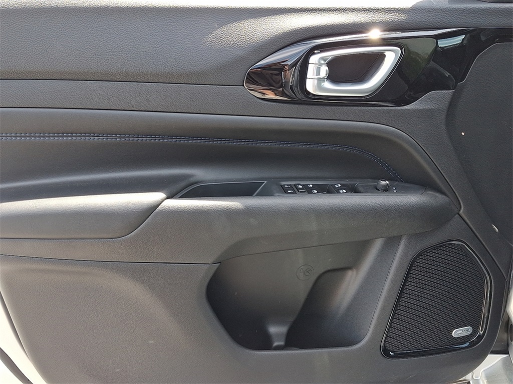 2025 Jeep Compass Limited - Photo 8