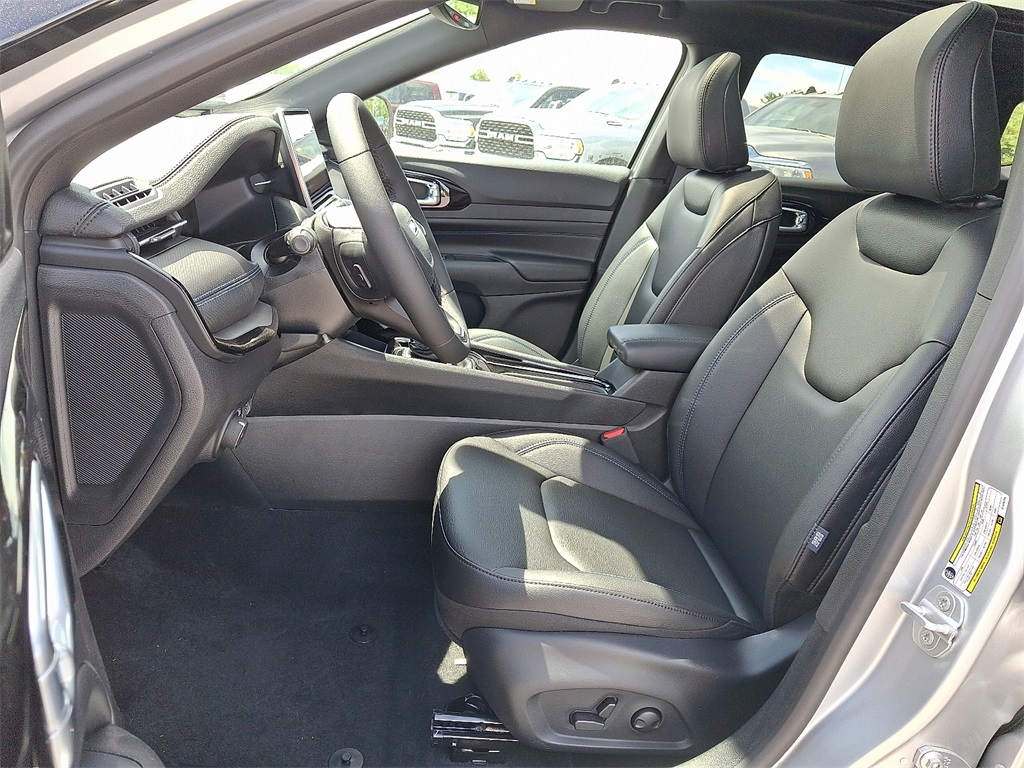 2025 Jeep Compass Limited - Photo 9