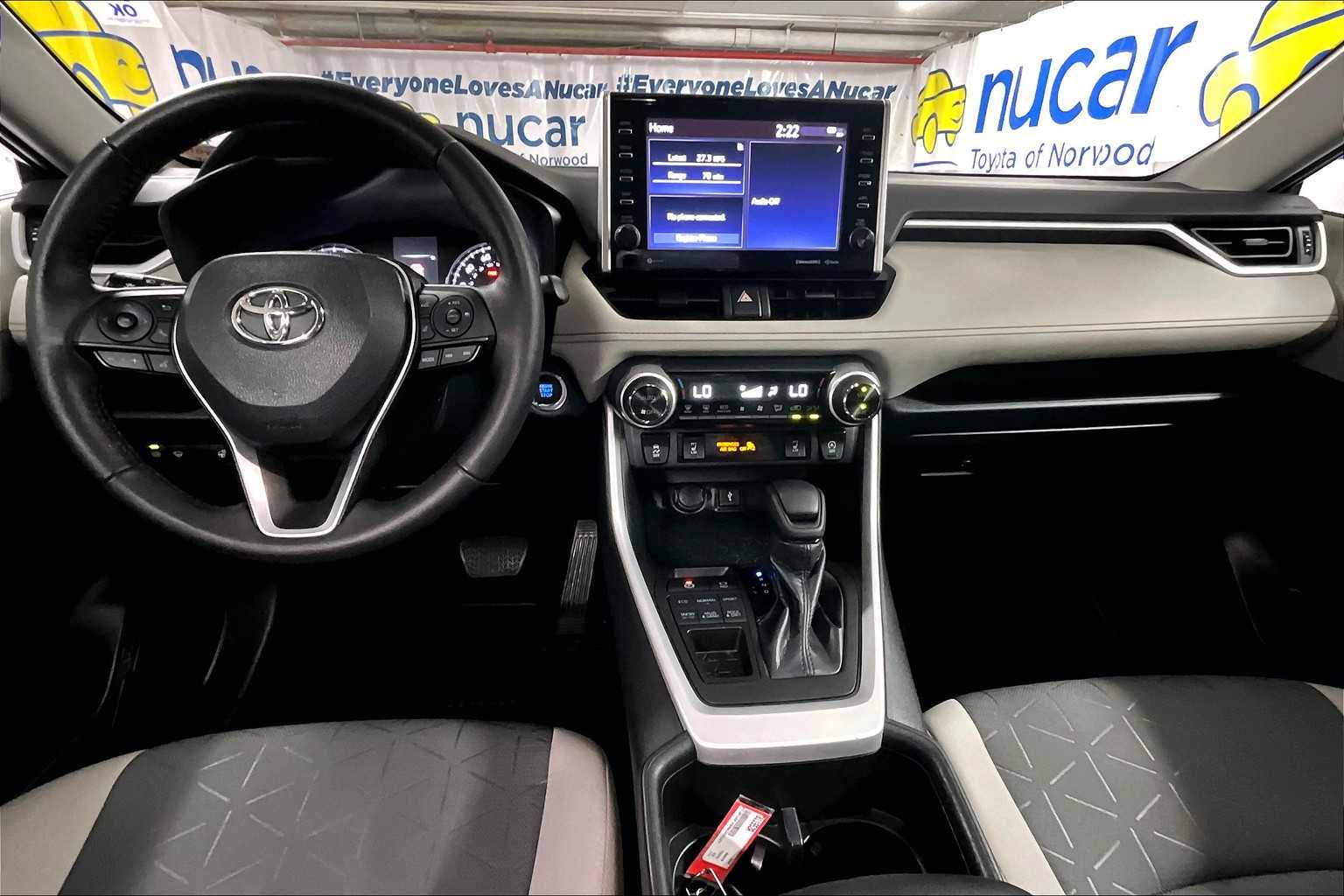 2022 Toyota RAV4 XLE - Photo 21