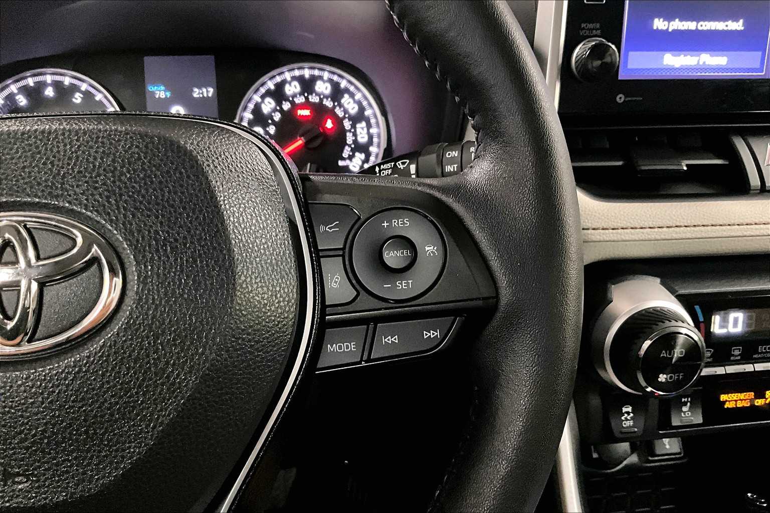 2022 Toyota RAV4 XLE - Photo 24