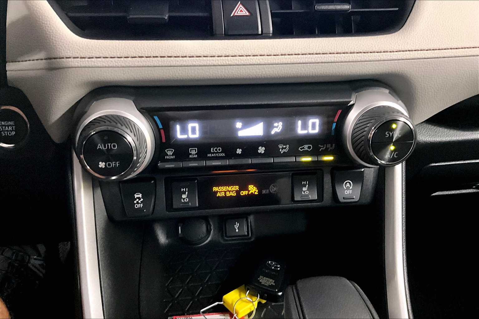2022 Toyota RAV4 XLE - Photo 26