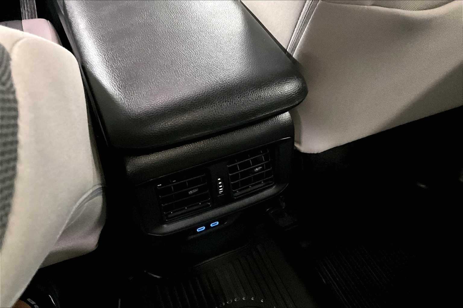 2022 Toyota RAV4 XLE - Photo 28