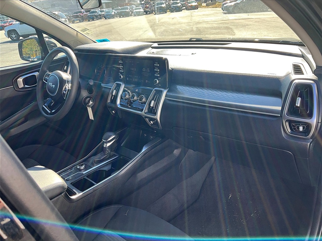 2022 Kia Sorento LX - Photo 14