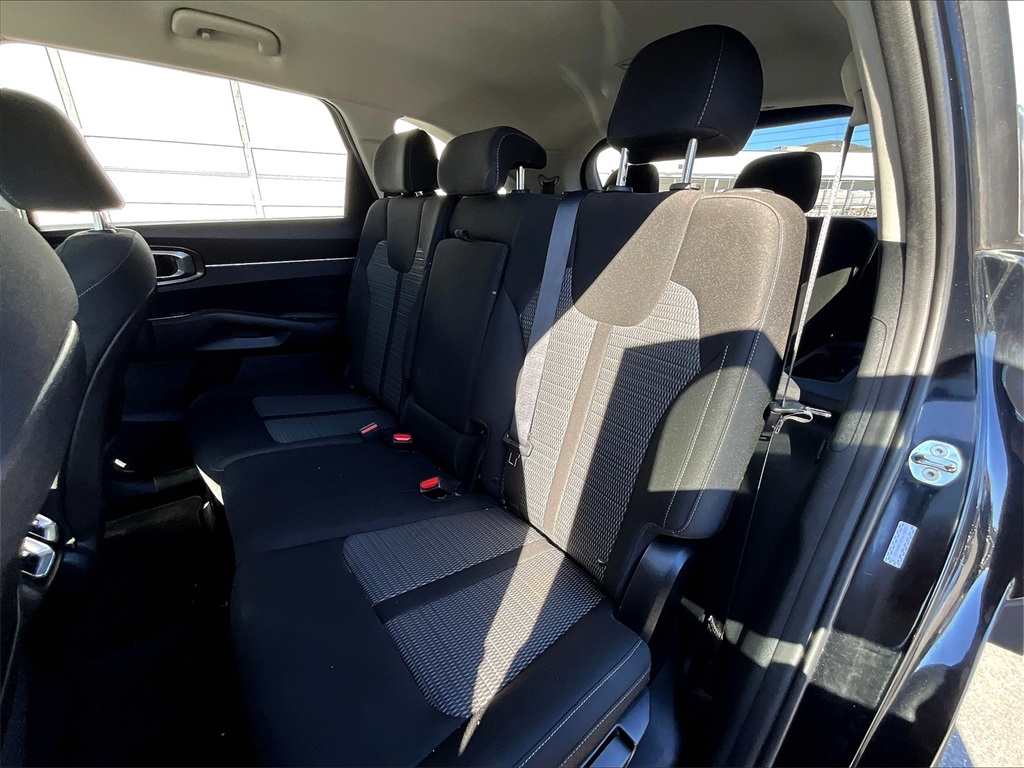 2022 Kia Sorento LX - Photo 15