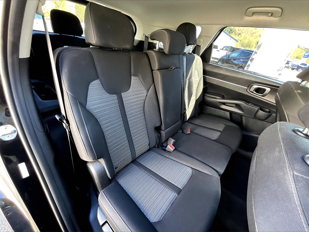2022 Kia Sorento LX - Photo 16