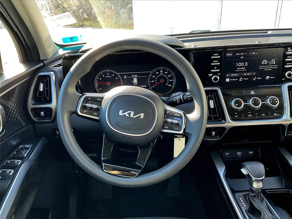 2022 Kia Sorento LX - Photo 17