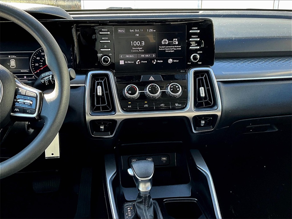 2022 Kia Sorento LX - Photo 18