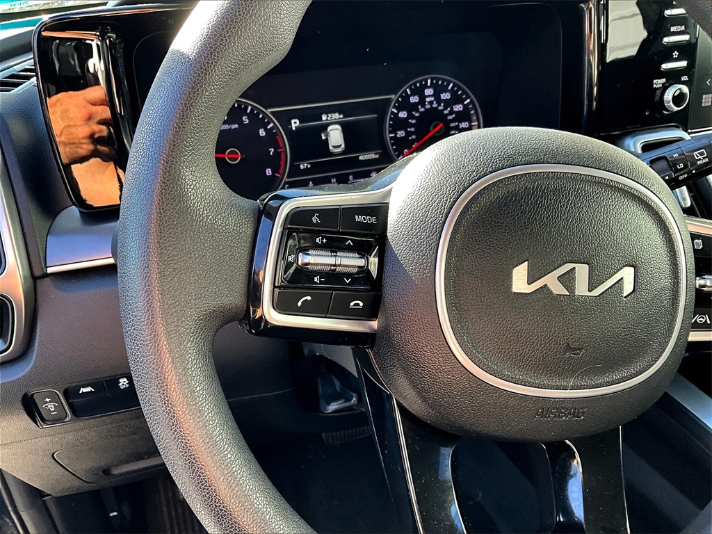 2022 Kia Sorento LX - Photo 22