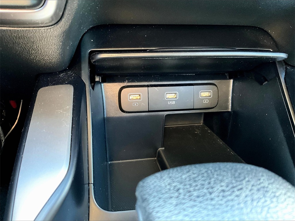 2022 Kia Sorento LX - Photo 25