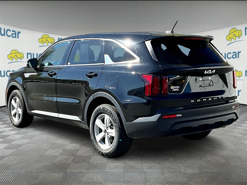 2022 Kia Sorento LX - Photo 4