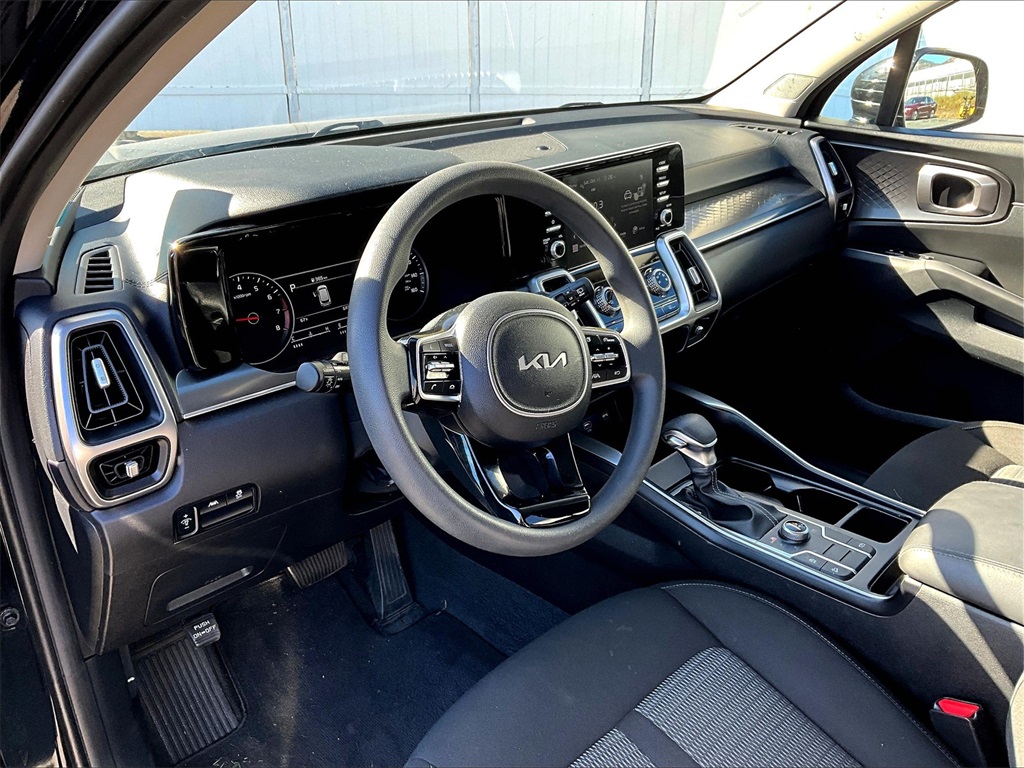 2022 Kia Sorento LX - Photo 8