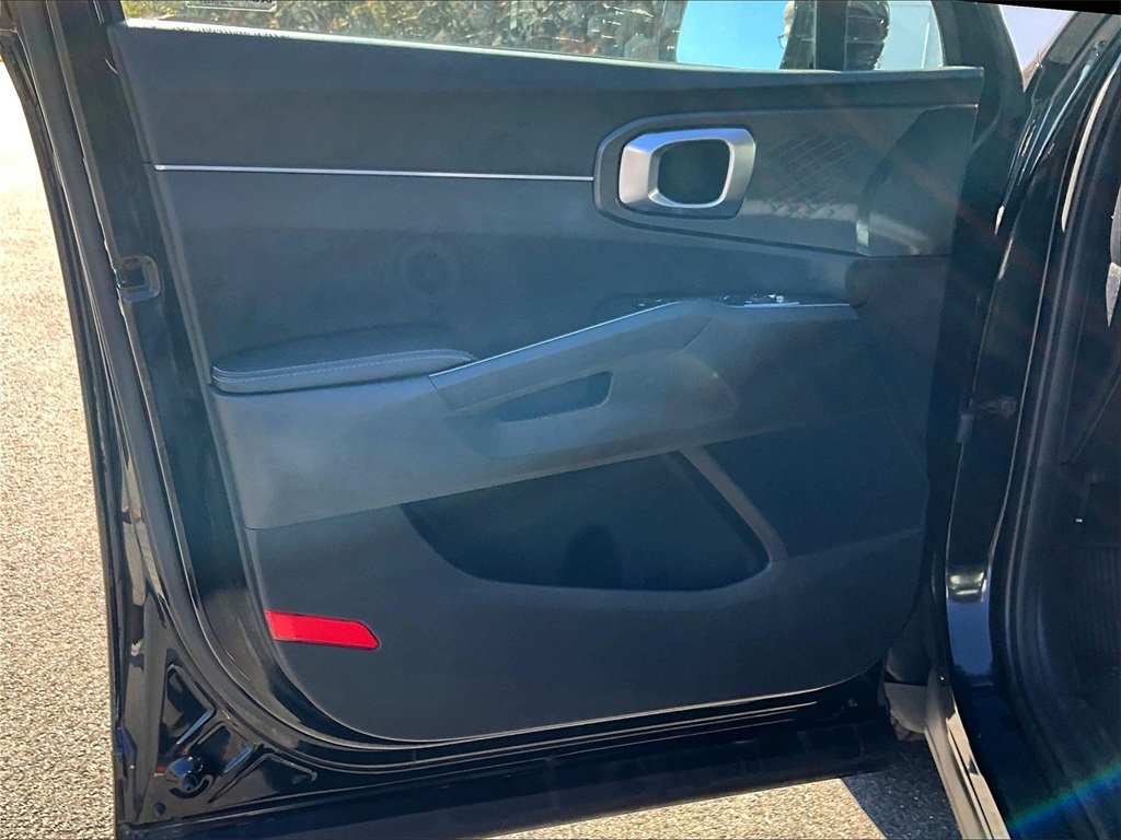 2022 Kia Sorento LX - Photo 9