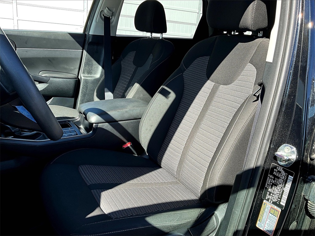 2022 Kia Sorento LX - Photo 10