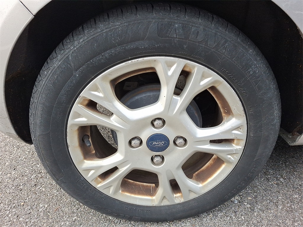 2016 Ford Fiesta SE - Photo 7