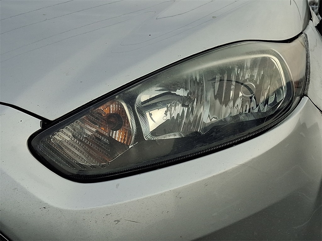 2016 Ford Fiesta SE - Photo 8