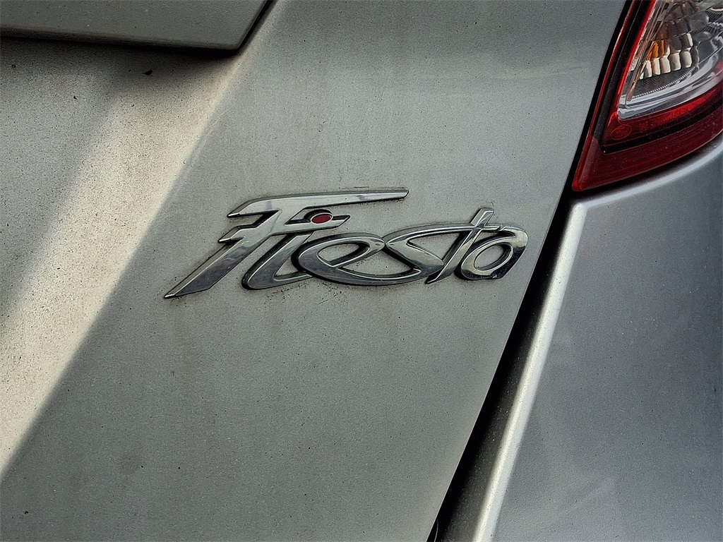 2016 Ford Fiesta SE - Photo 9