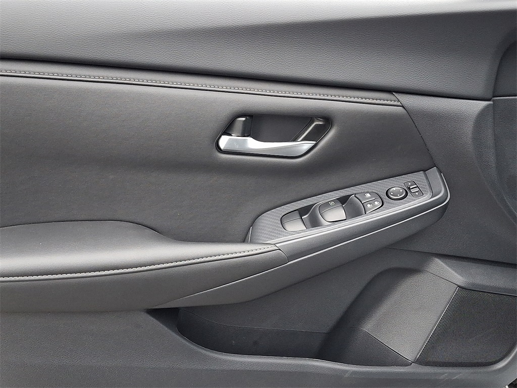 2025 Nissan Sentra SV - Photo 8