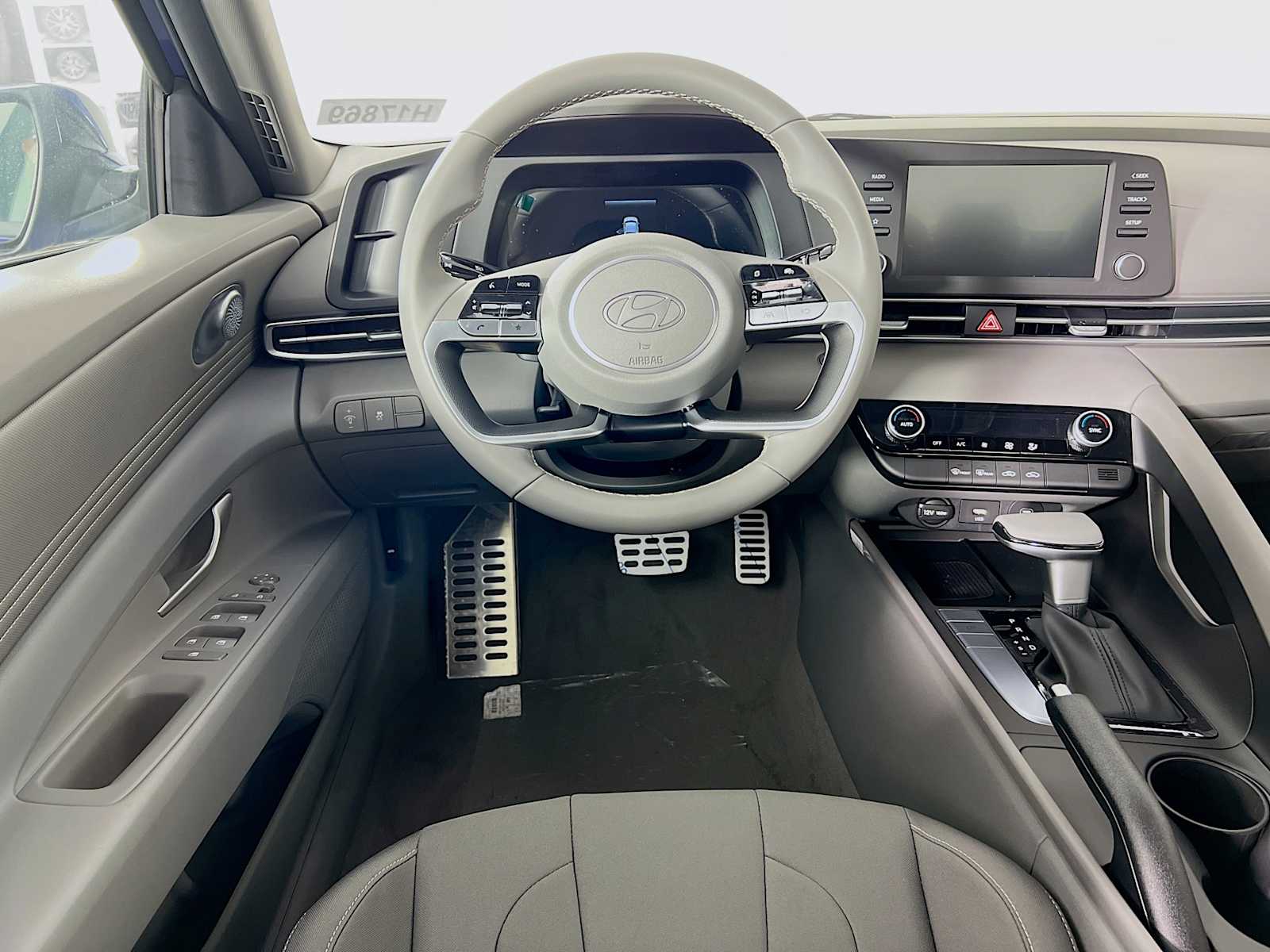 2025 Hyundai Elantra SEL Sport - Photo 14