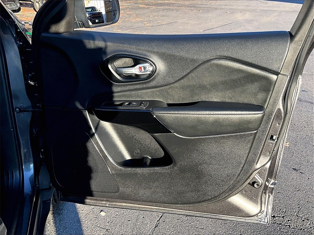 2023 Jeep Cherokee Altitude - Photo 12