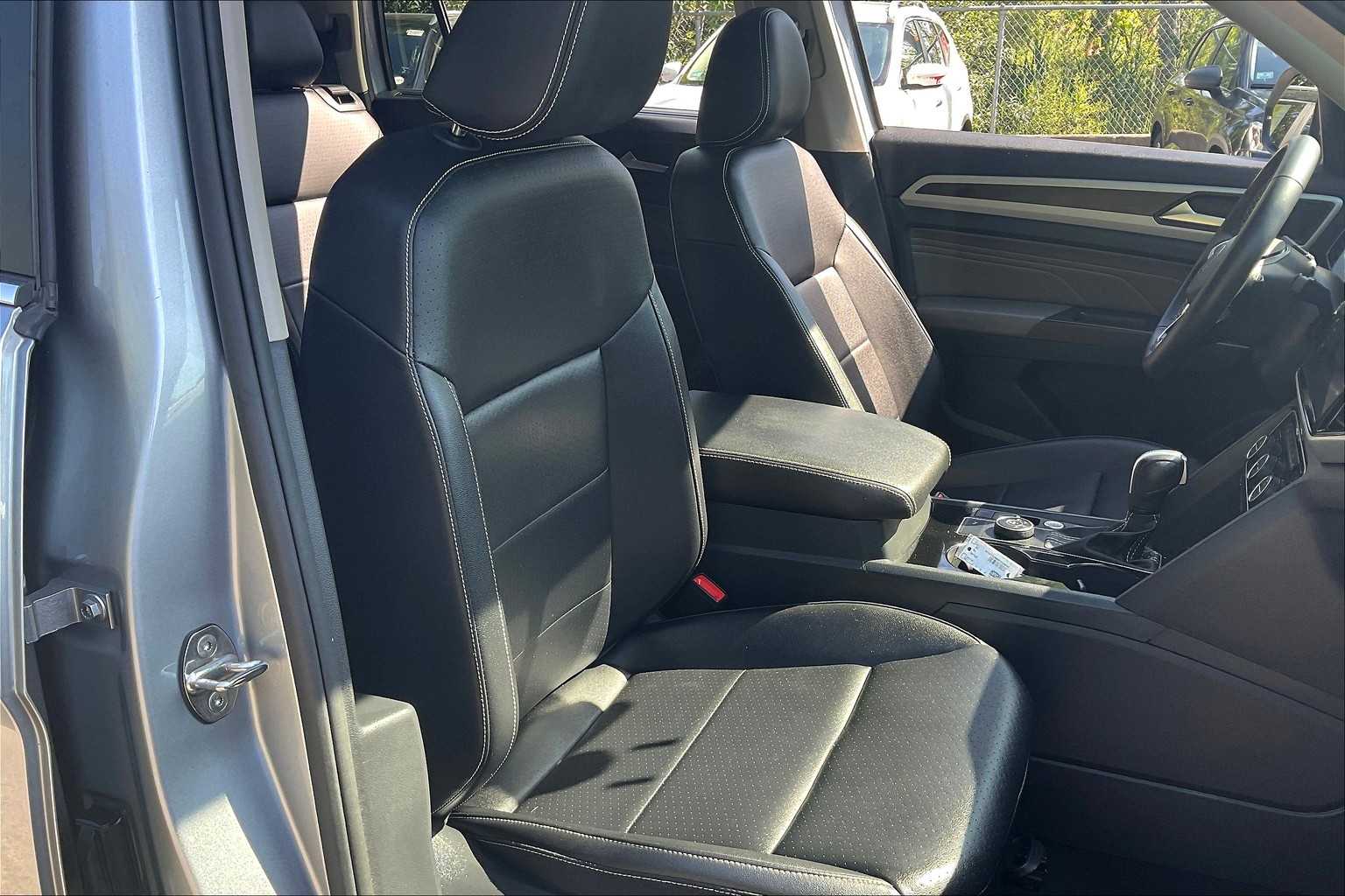 2022 Volkswagen Atlas 3.6L V6 SE w/Technology - Photo 11