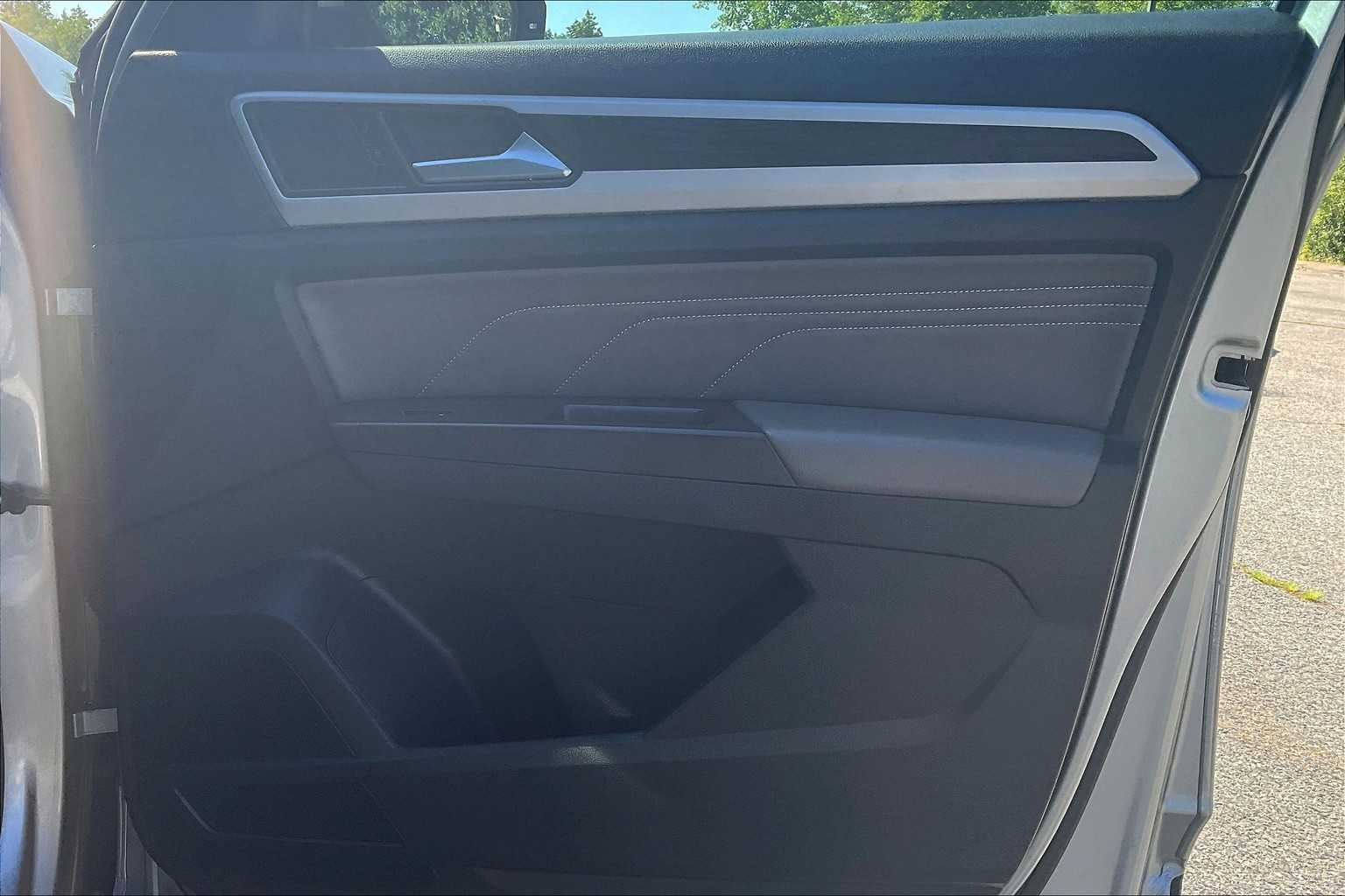 2022 Volkswagen Atlas 3.6L V6 SE w/Technology - Photo 12