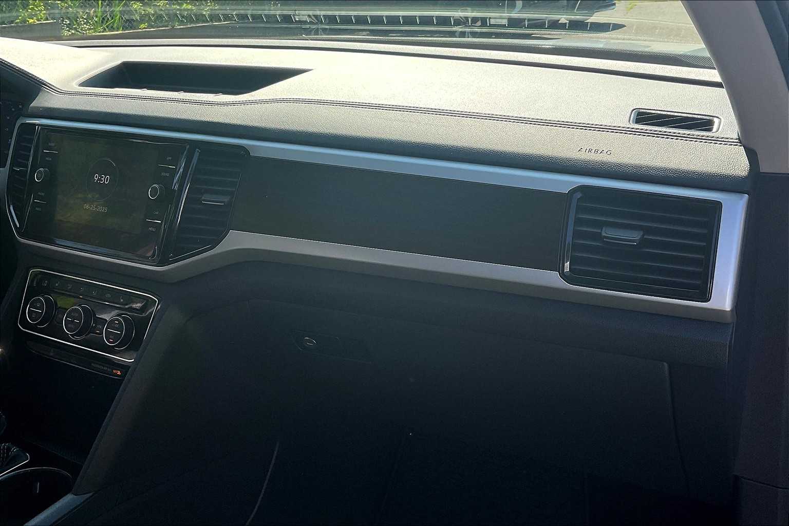 2022 Volkswagen Atlas 3.6L V6 SE w/Technology - Photo 13