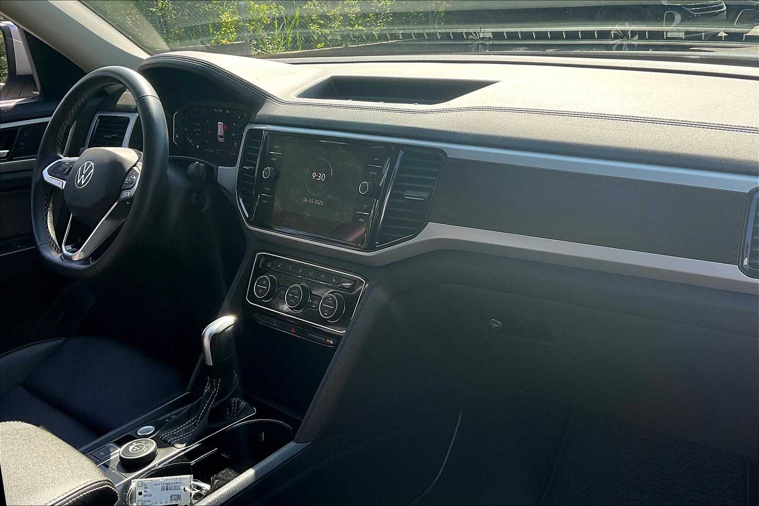 2022 Volkswagen Atlas 3.6L V6 SE w/Technology - Photo 14
