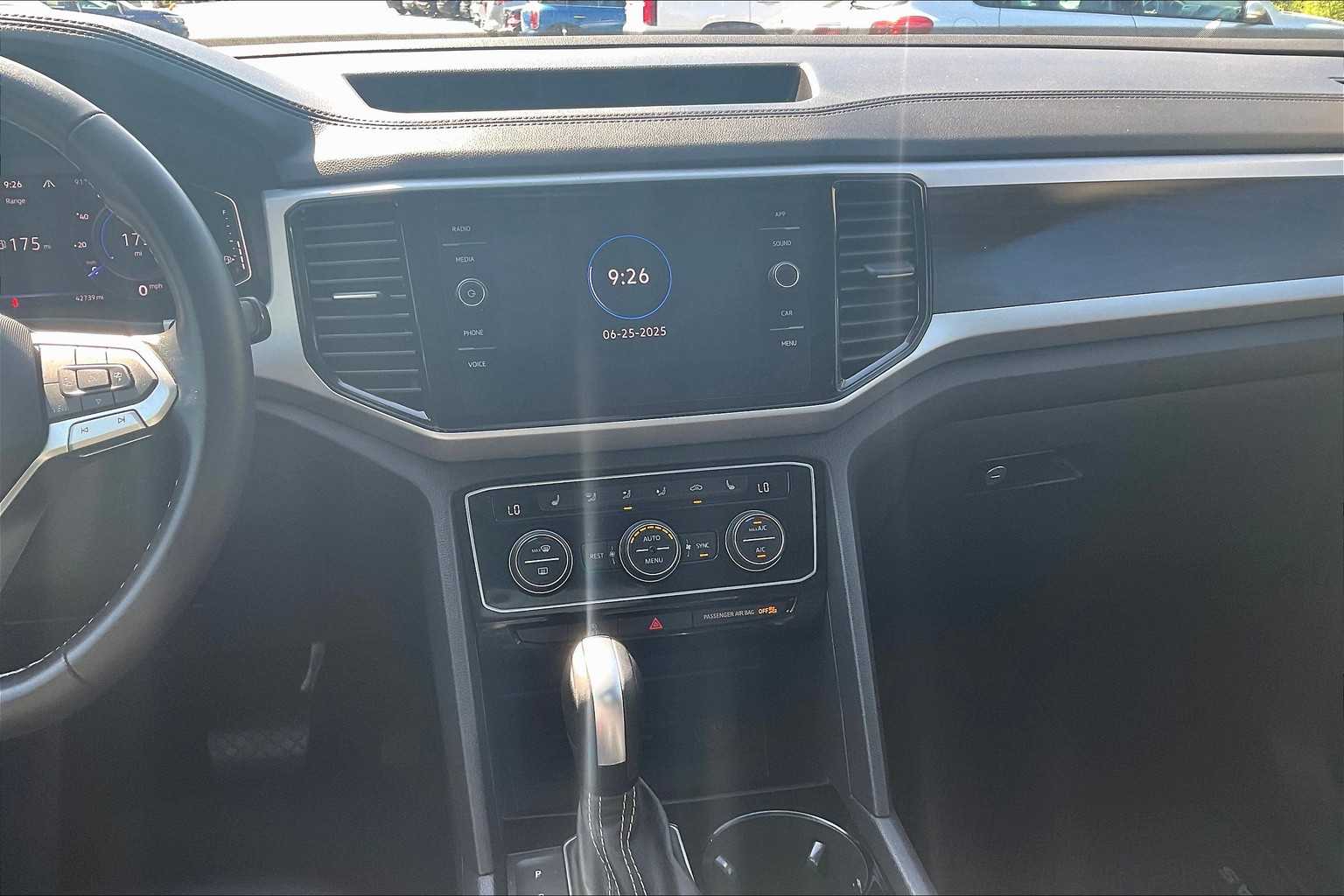 2022 Volkswagen Atlas 3.6L V6 SE w/Technology - Photo 19