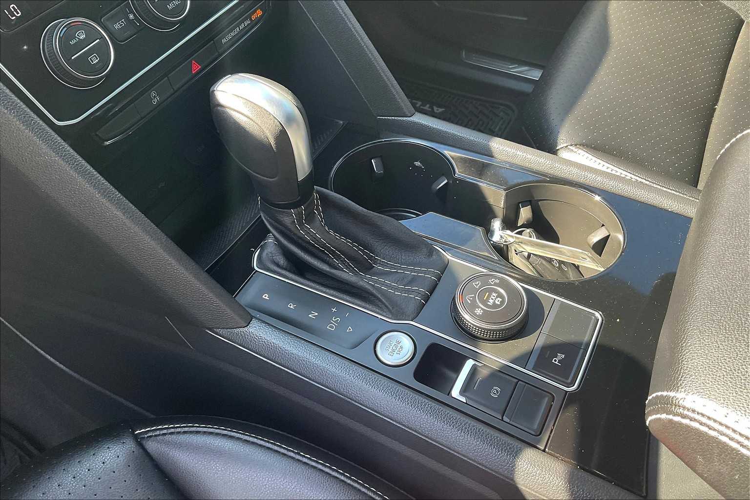 2022 Volkswagen Atlas 3.6L V6 SE w/Technology - Photo 21