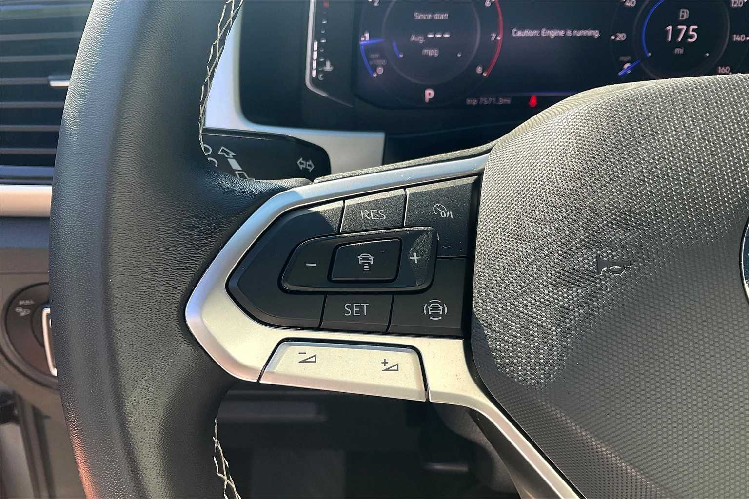2022 Volkswagen Atlas 3.6L V6 SE w/Technology - Photo 24