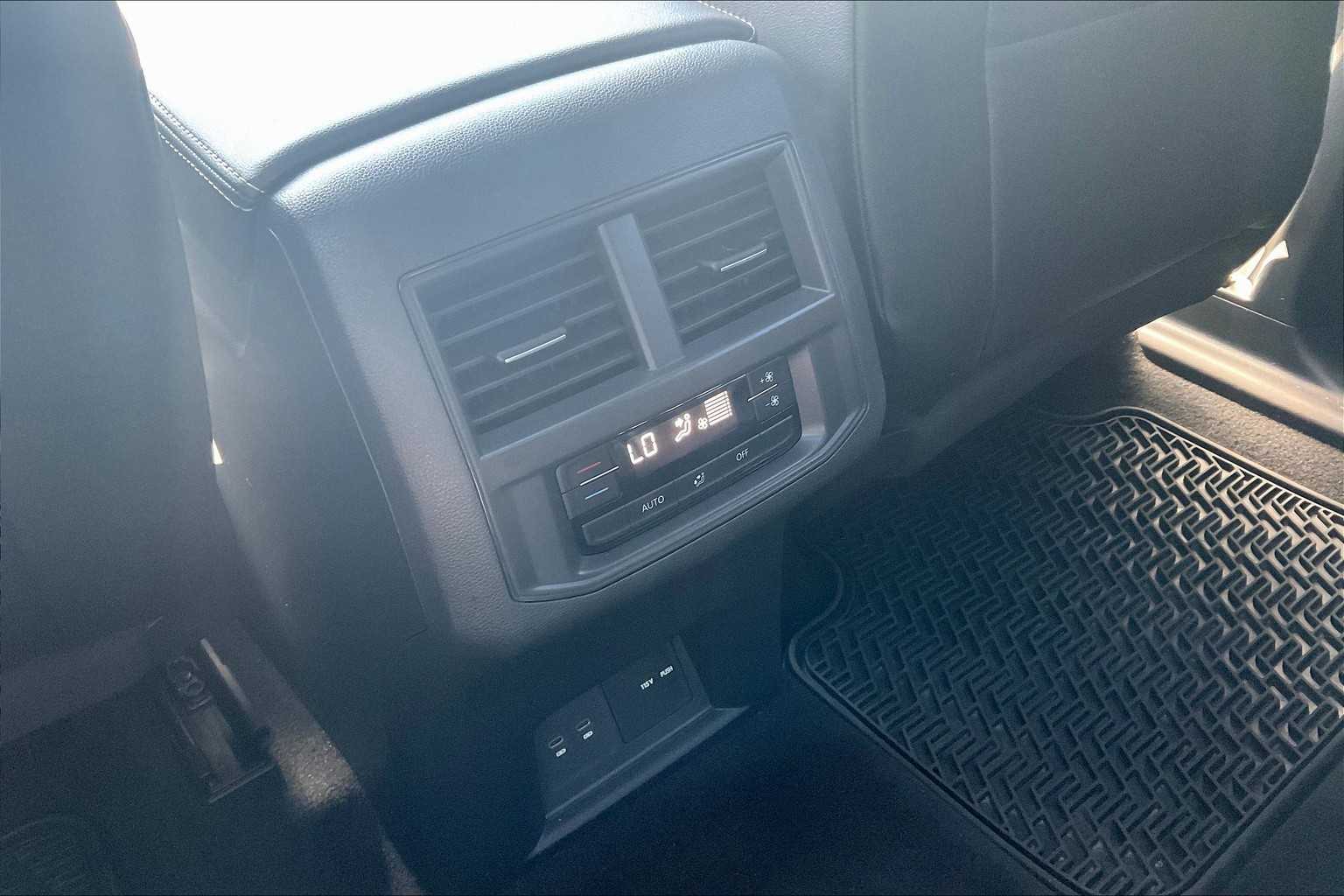 2022 Volkswagen Atlas 3.6L V6 SE w/Technology - Photo 28