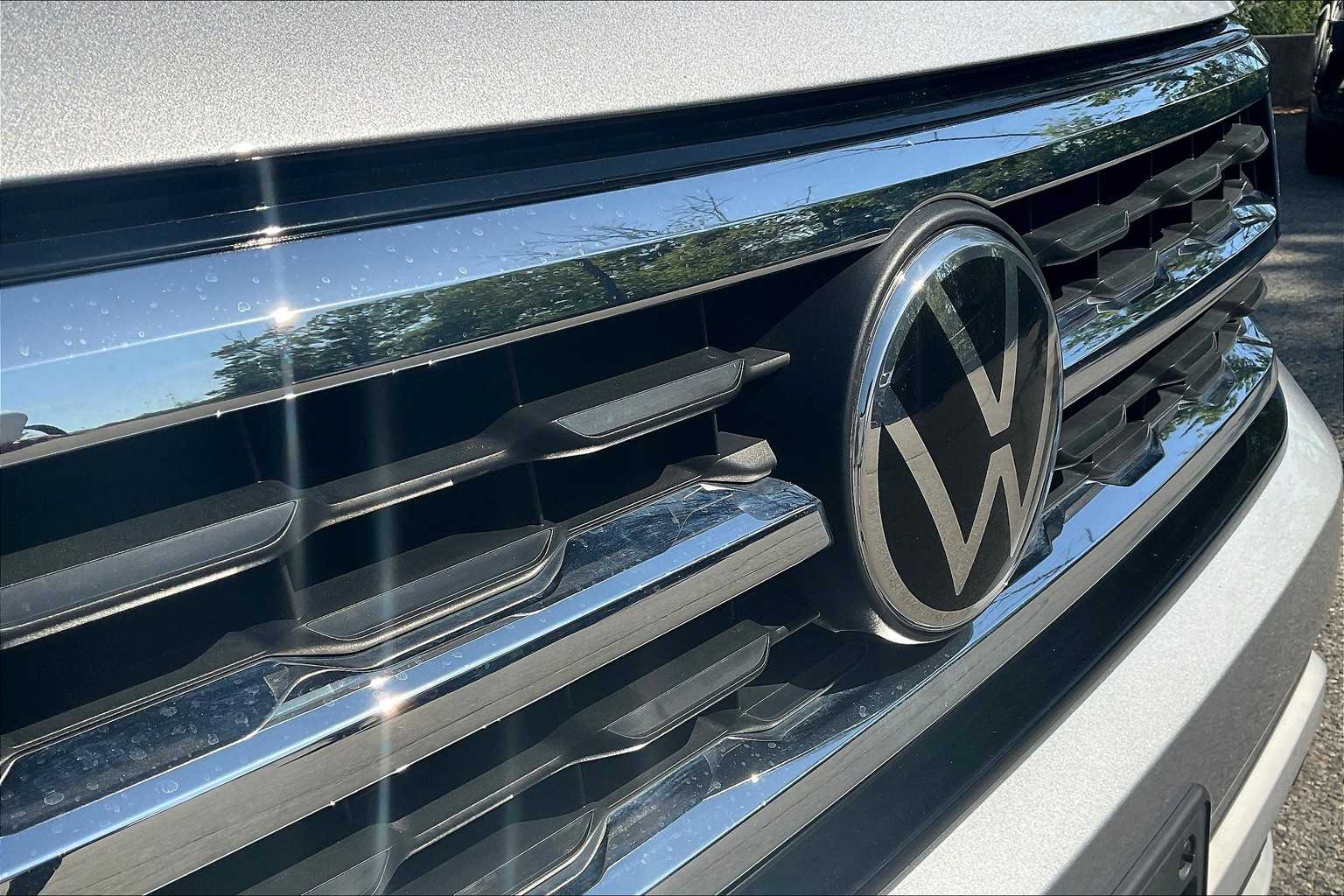 2022 Volkswagen Atlas 3.6L V6 SE w/Technology - Photo 32