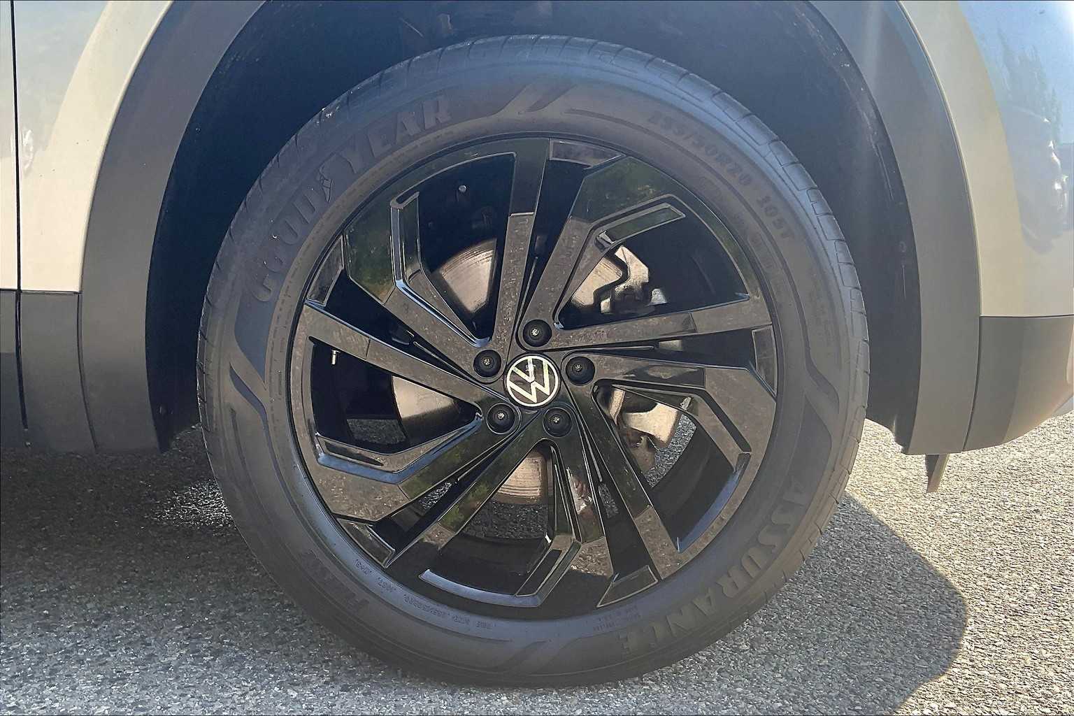 2022 Volkswagen Atlas 3.6L V6 SE w/Technology - Photo 7