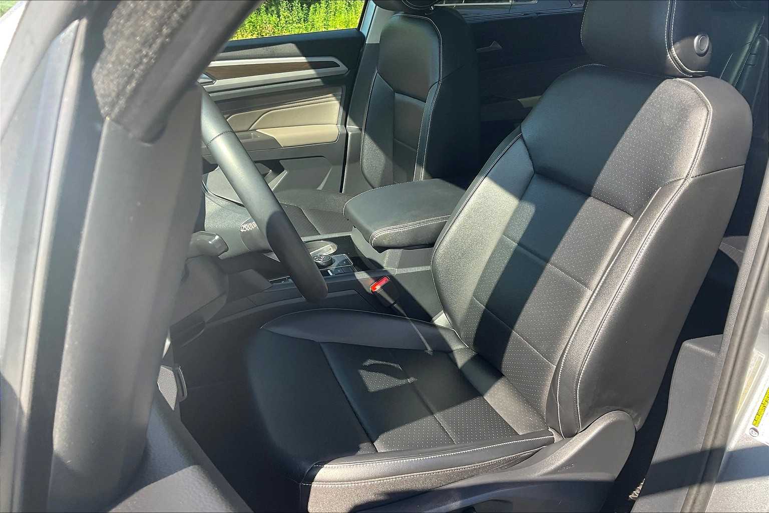 2022 Volkswagen Atlas 3.6L V6 SE w/Technology - Photo 10
