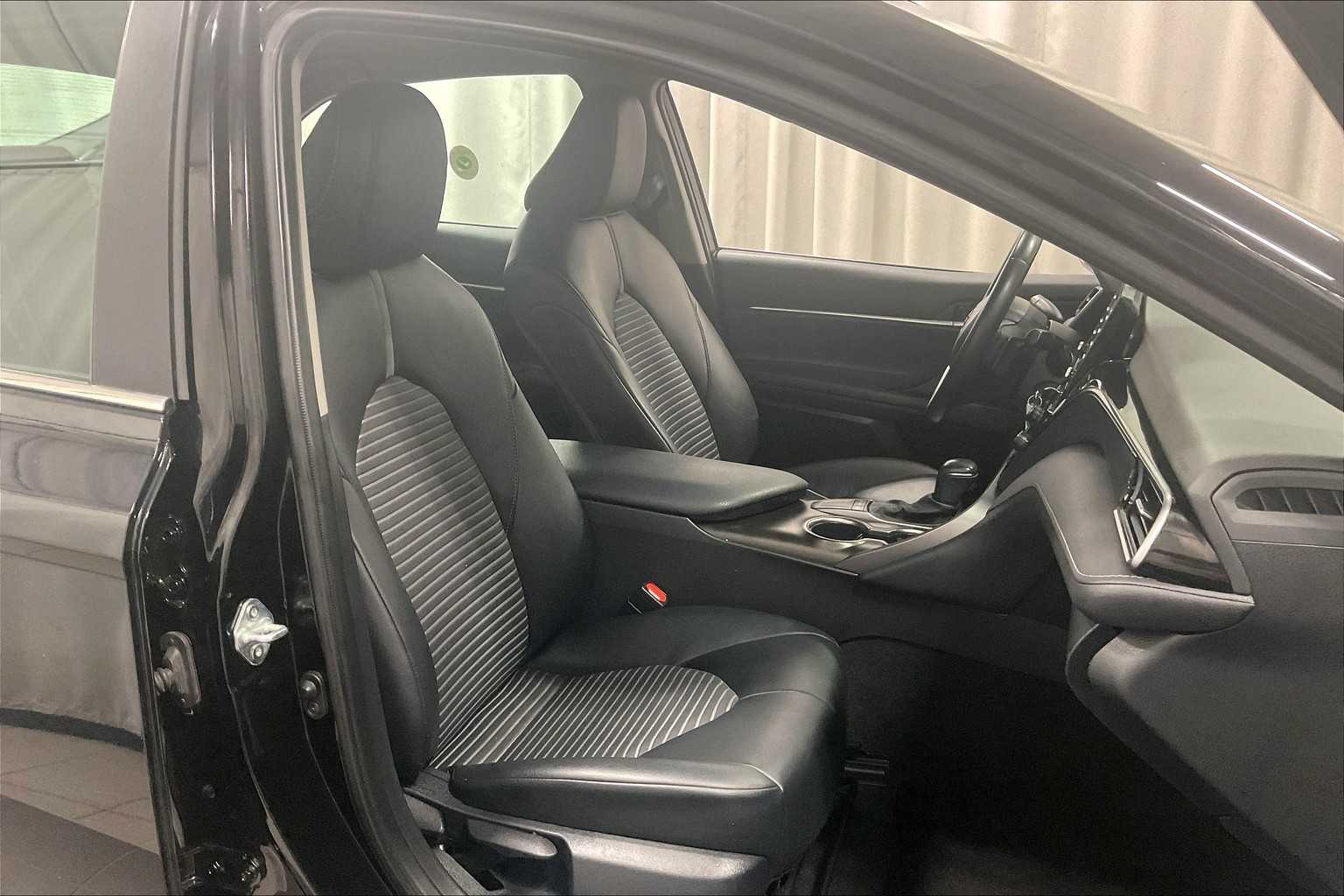 2023 Toyota Camry SE - Photo 11