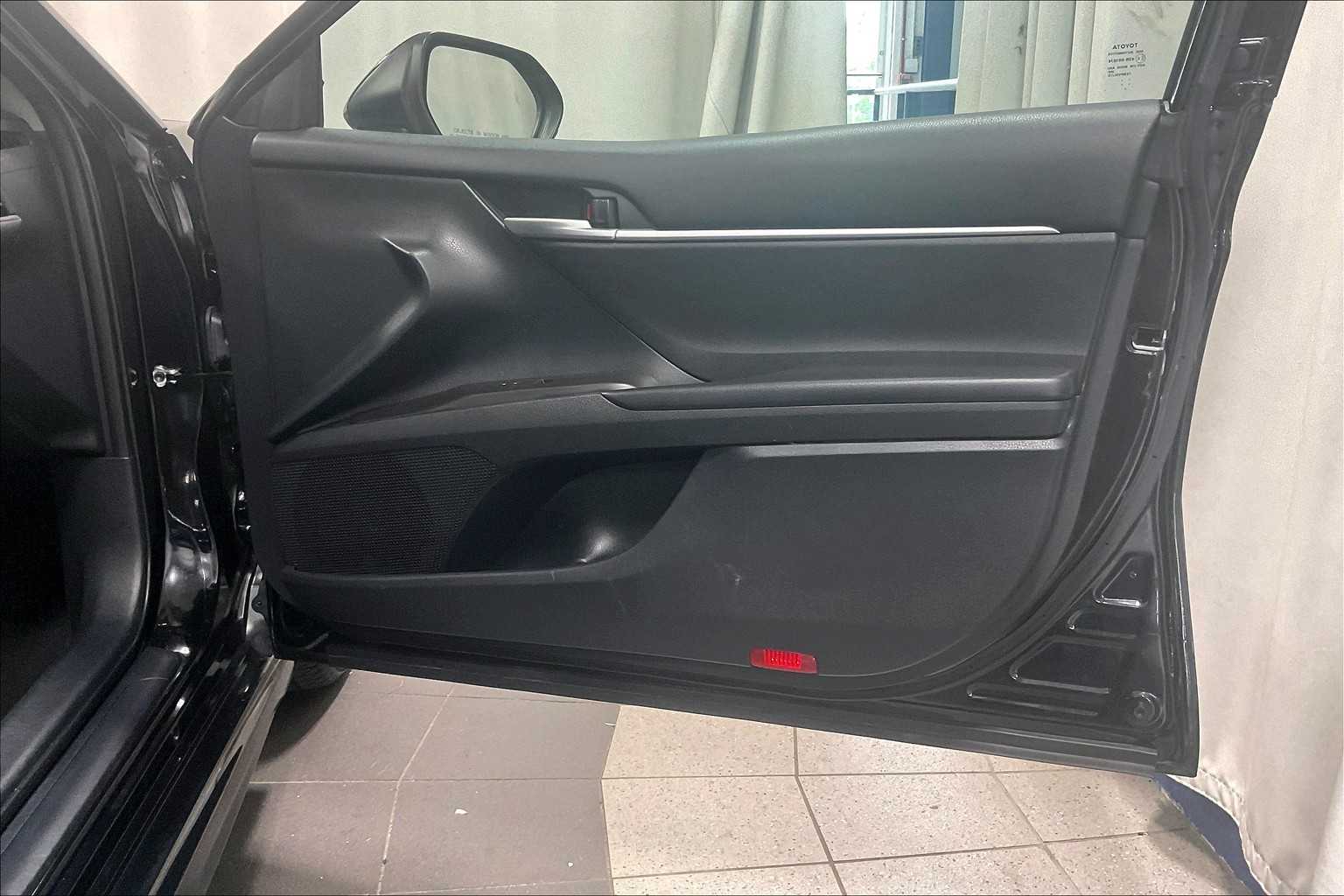 2023 Toyota Camry SE - Photo 12