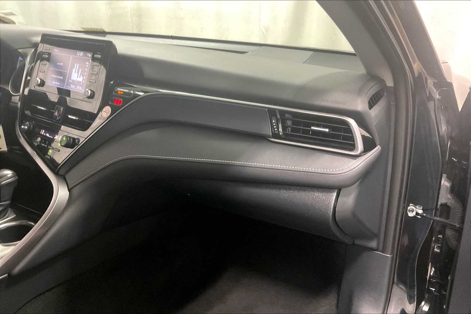 2023 Toyota Camry SE - Photo 13