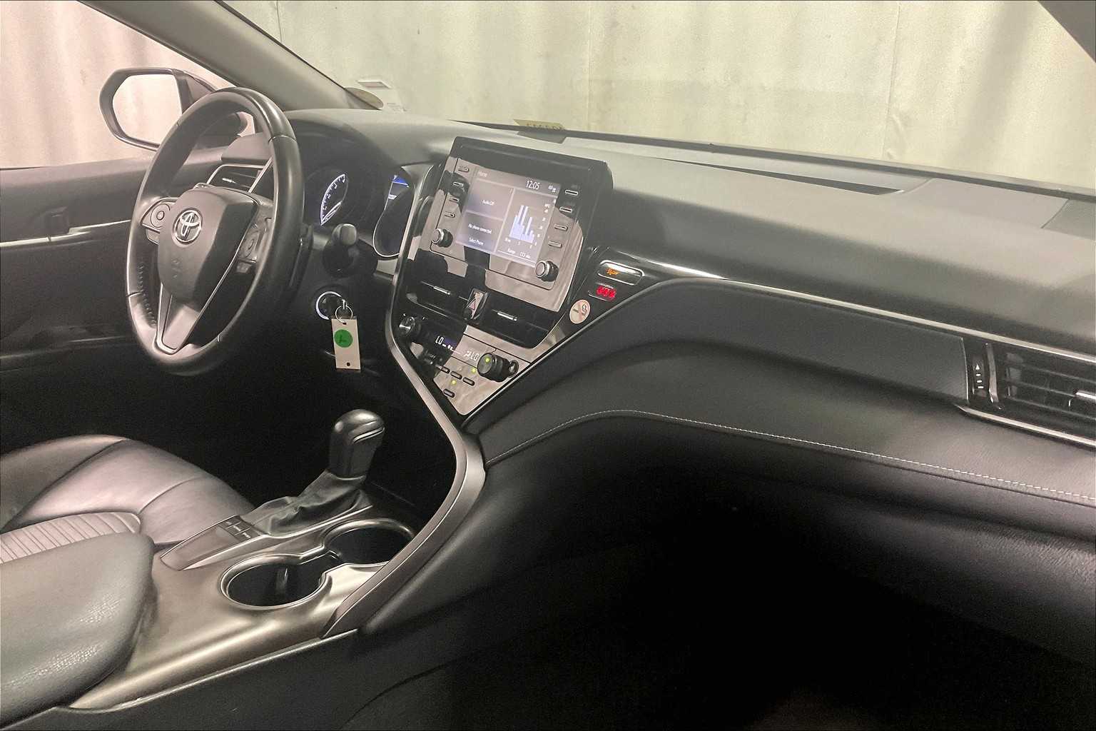 2023 Toyota Camry SE - Photo 14