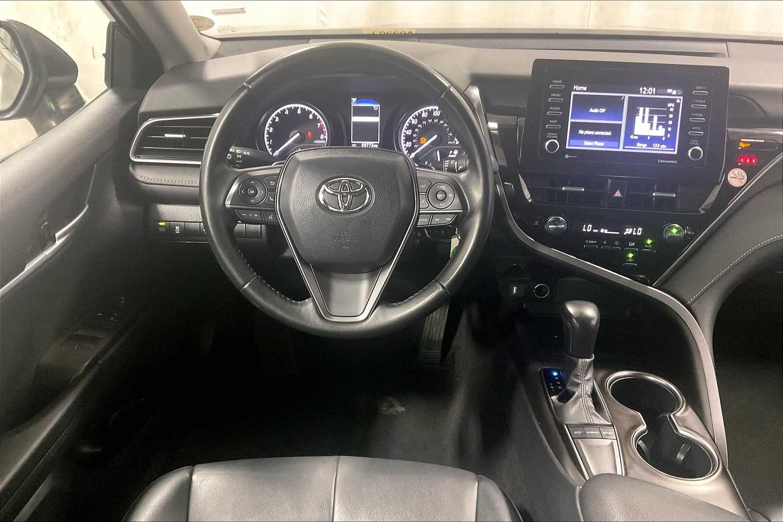 2023 Toyota Camry SE - Photo 17