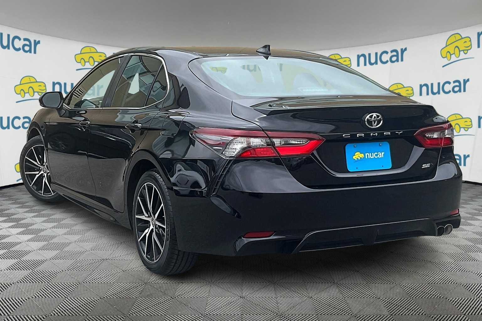 2023 Toyota Camry SE - Photo 4