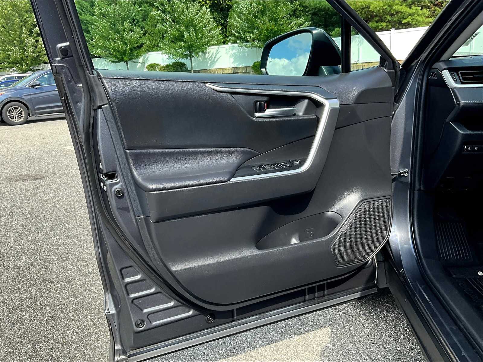 2023 Toyota RAV4 XLE - Photo 12