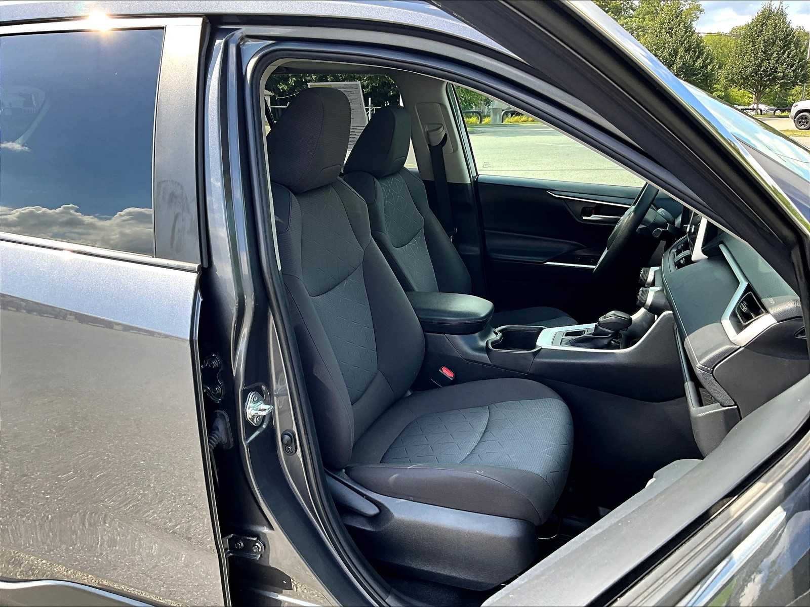 2023 Toyota RAV4 XLE - Photo 14