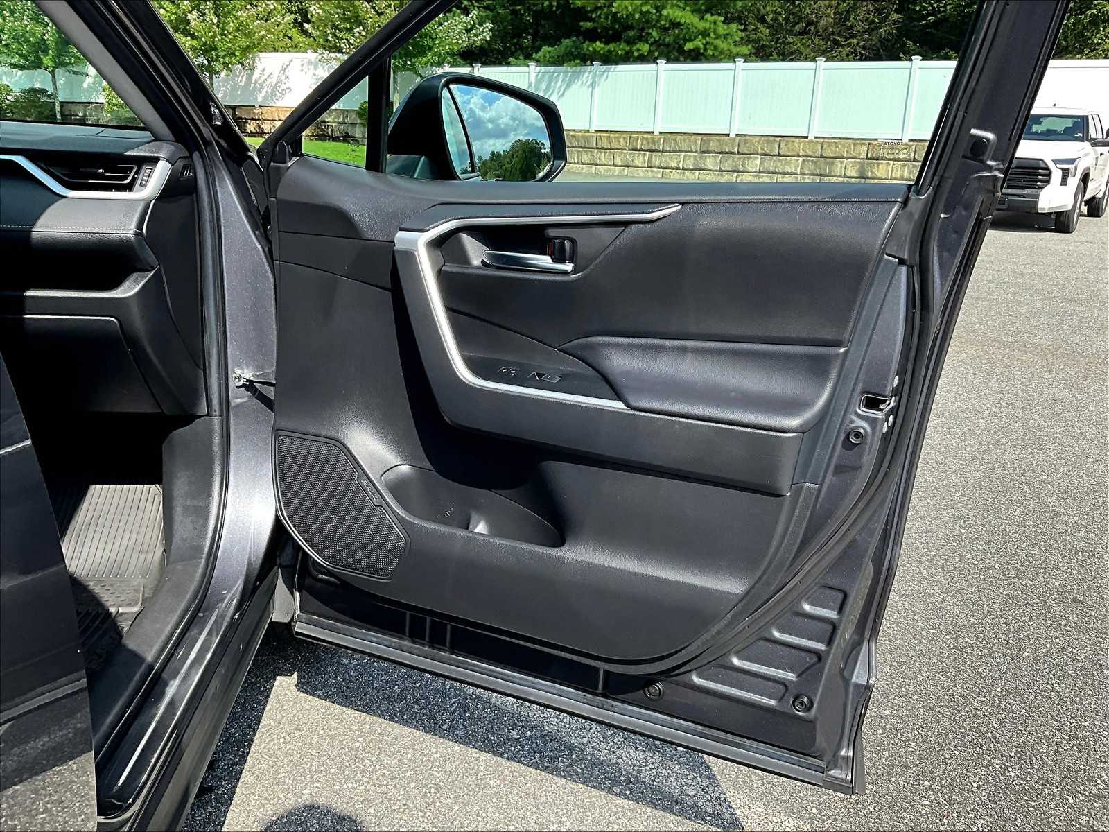 2023 Toyota RAV4 XLE - Photo 15