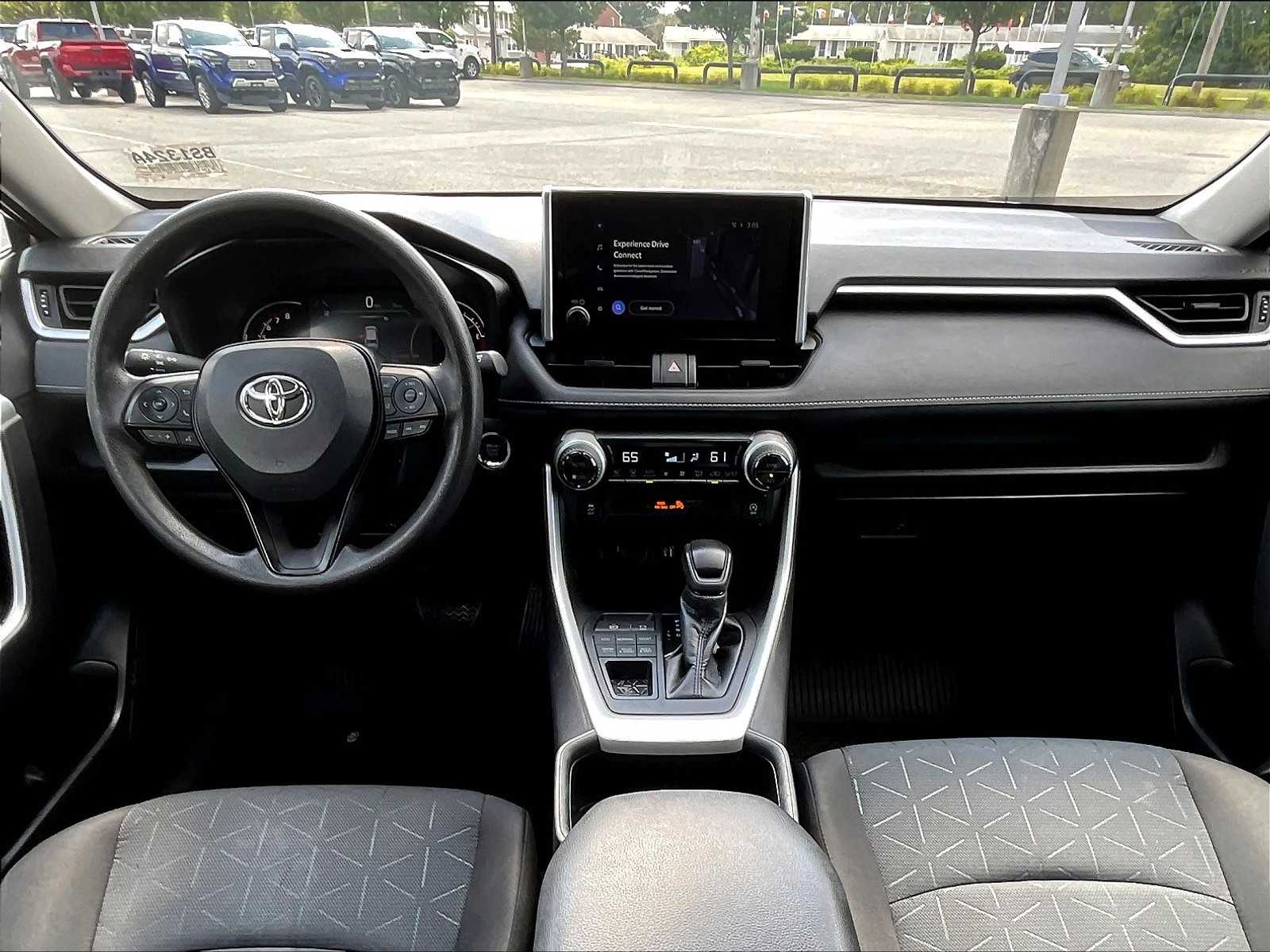 2023 Toyota RAV4 XLE - Photo 24