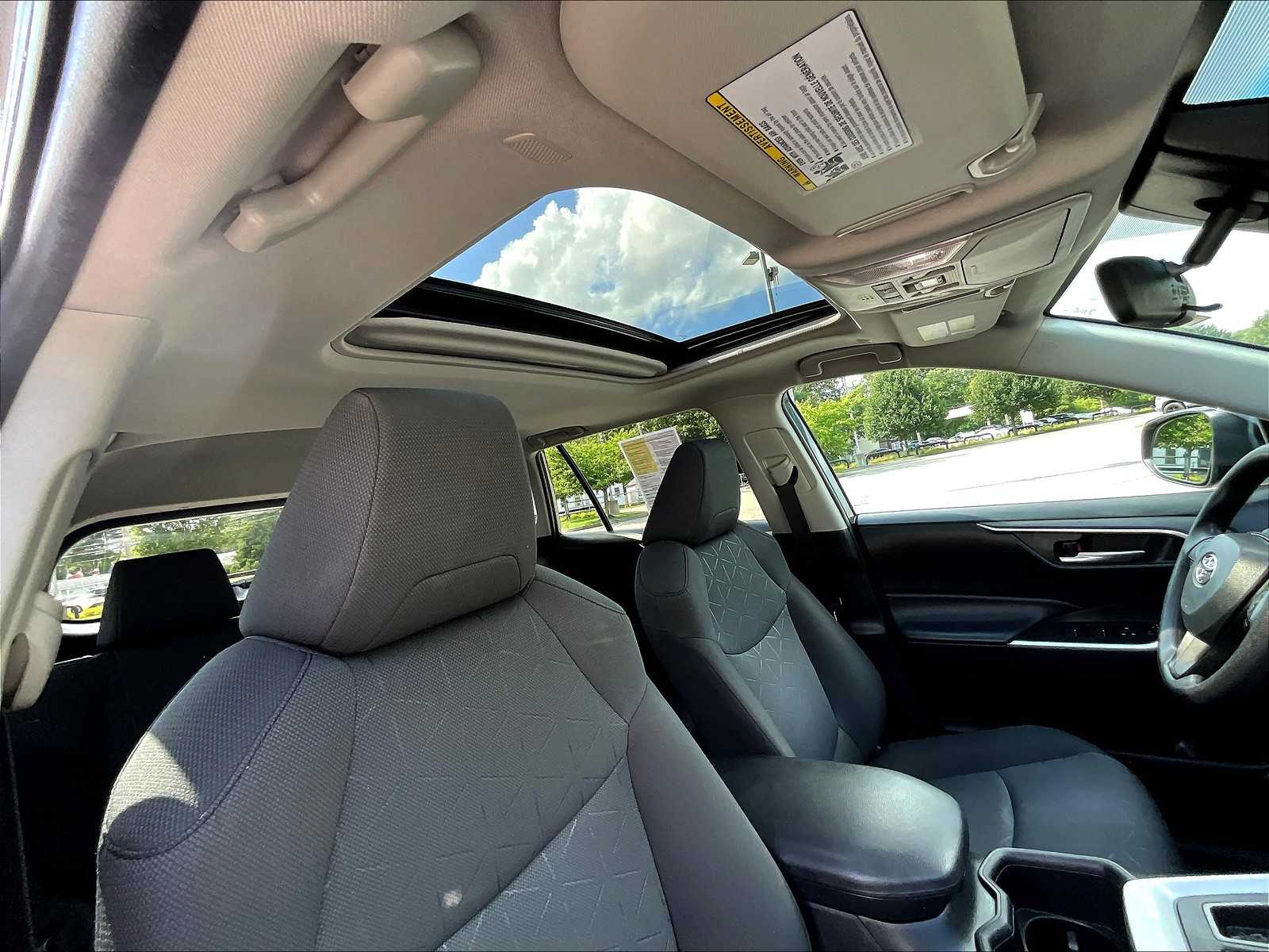 2023 Toyota RAV4 XLE - Photo 25