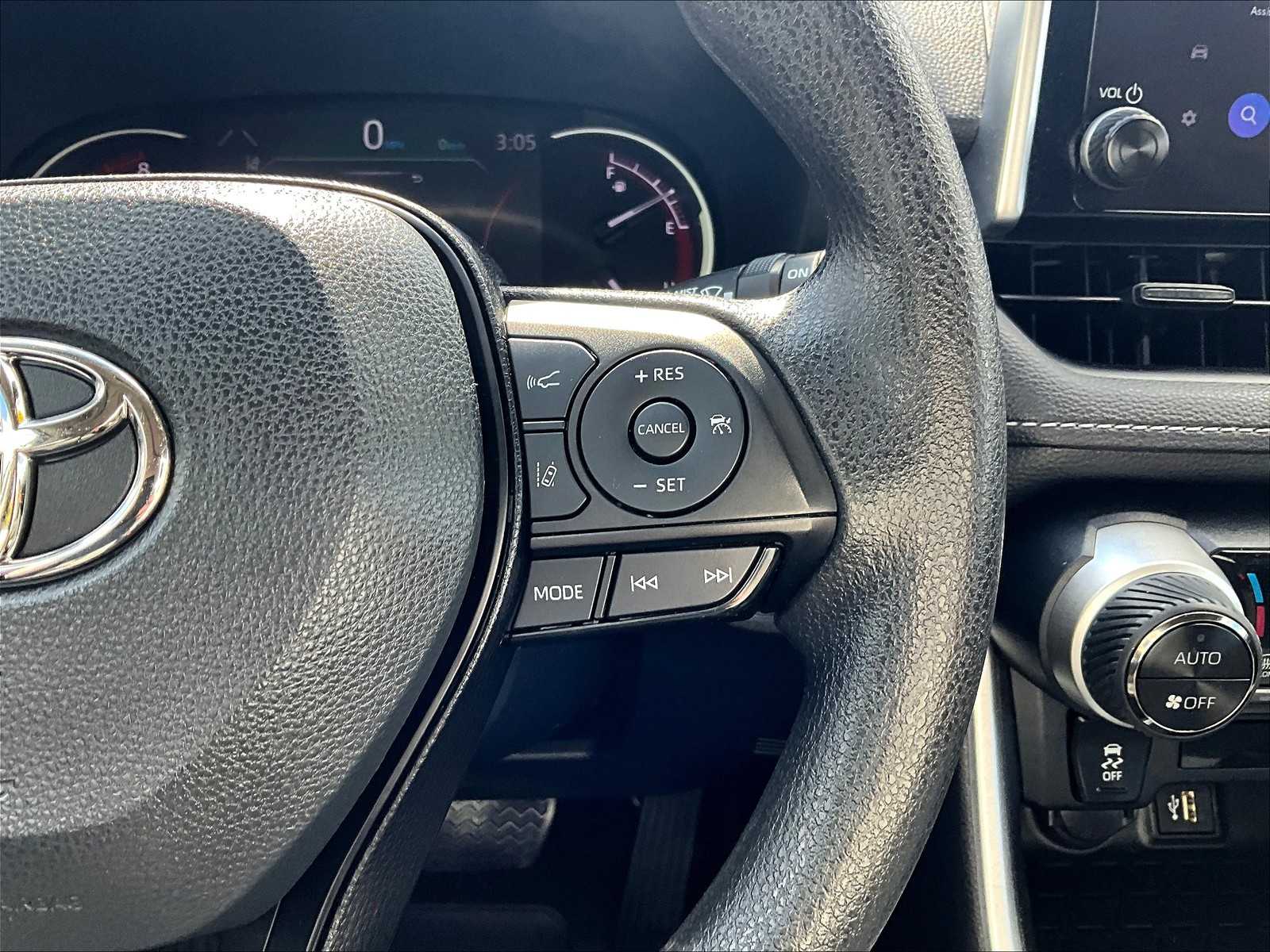 2023 Toyota RAV4 XLE - Photo 27