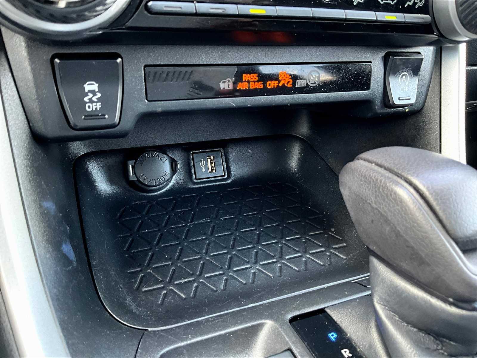 2023 Toyota RAV4 XLE - Photo 30