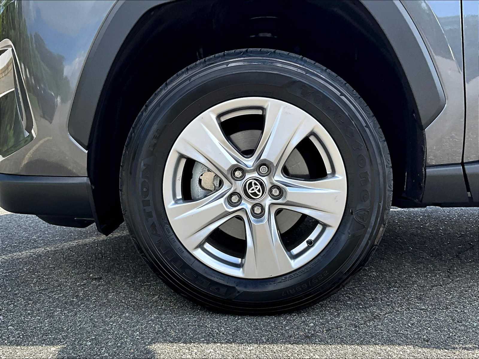 2023 Toyota RAV4 XLE - Photo 10
