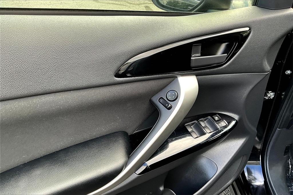 2024 Mitsubishi Eclipse Cross LE - Photo 11