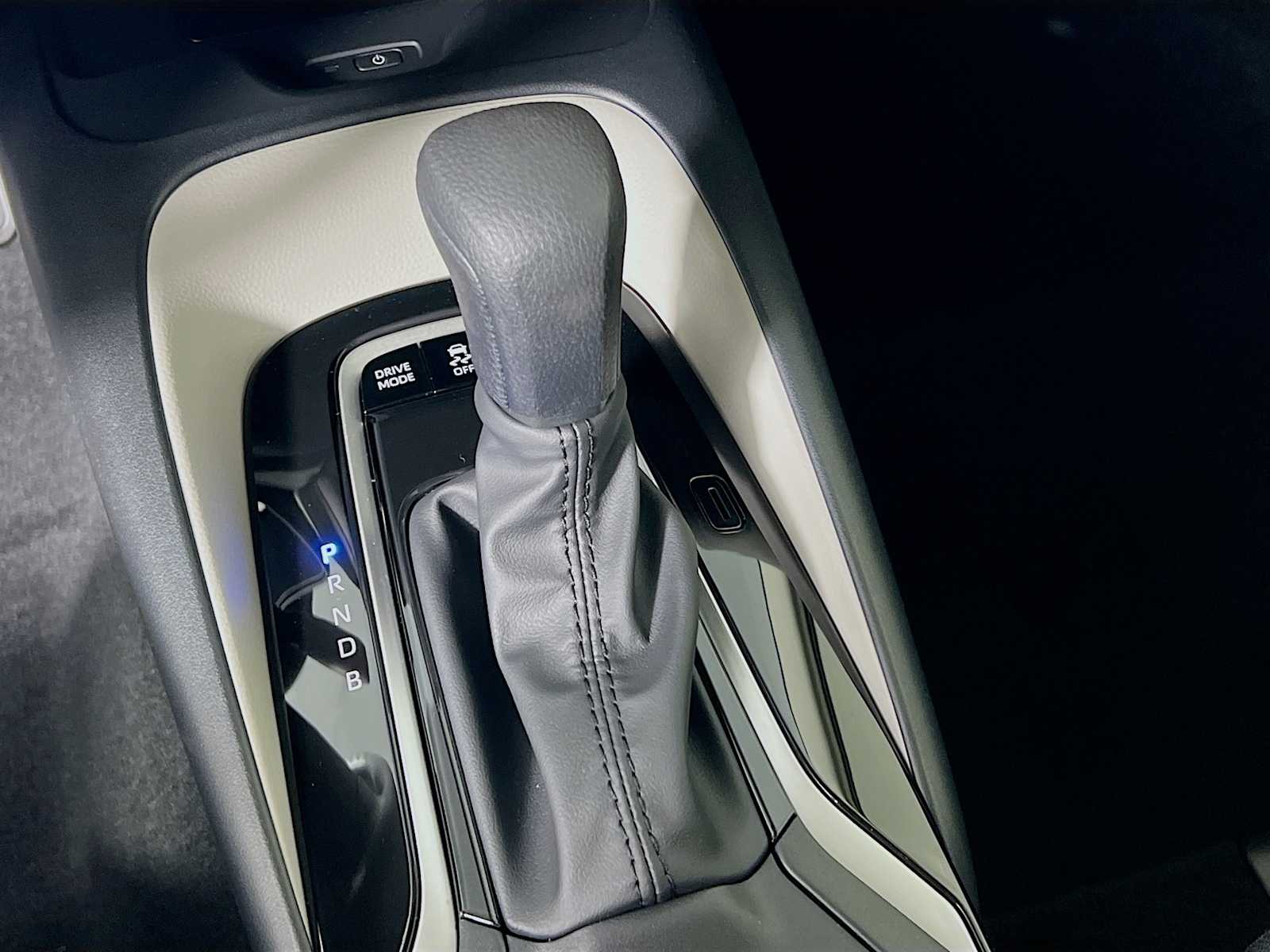 2025 Toyota Corolla Hybrid LE - Photo 11